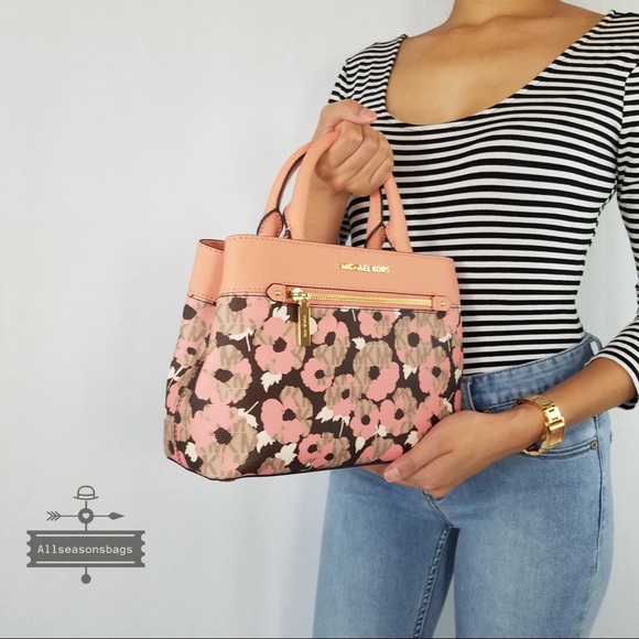 Michael Kors Handbags - Michael Kors Hailee Xs Satchel peach floral bag